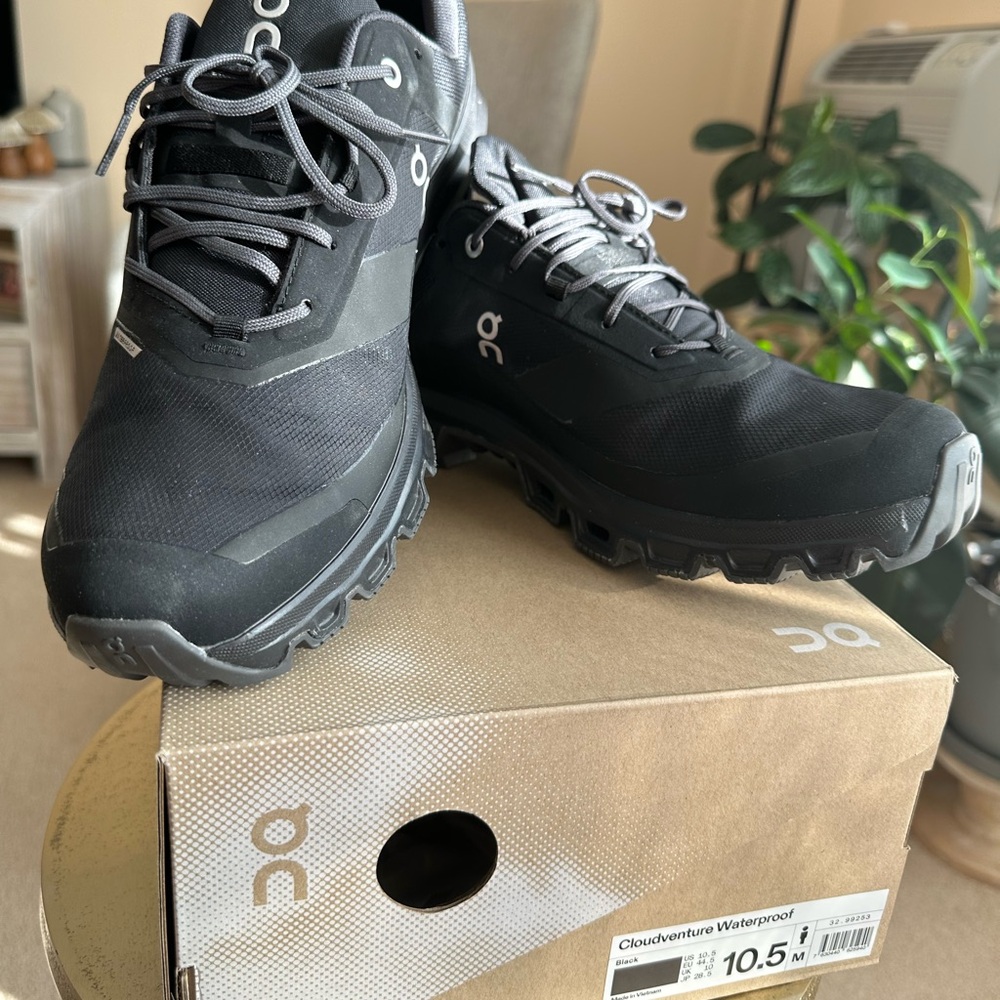 New in box, Men On Cloudventure waterproof , size 10.5, Black 32.99253